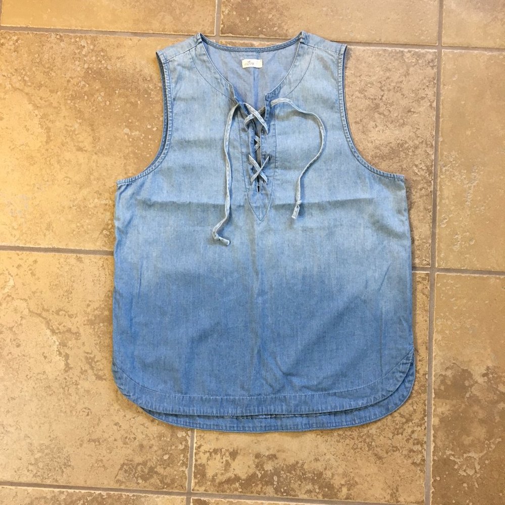 ⭐️ $10 for 2 ⭐️ Hollister Sleeveless Ombre Denim Top